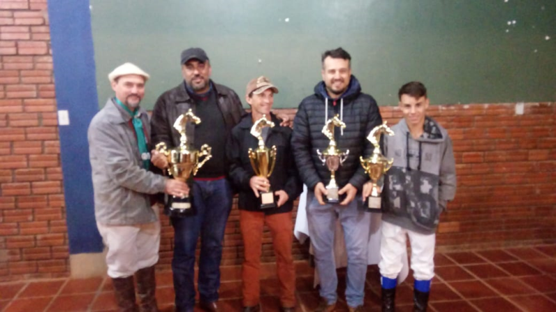 GRANDE PRÊMIO DE CAVALOS DE CORRIDA